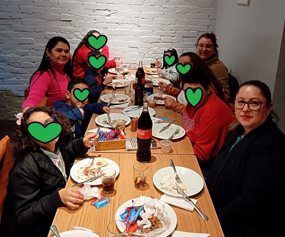 Nas férias os acolhidos da APRAMOR foram a uma pizzaria